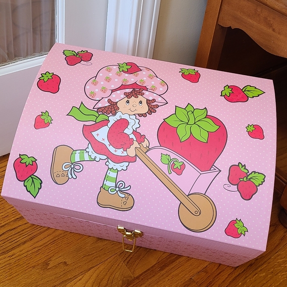Strawberry Shortcake Other - Strawberry Shortcake Storage Chest